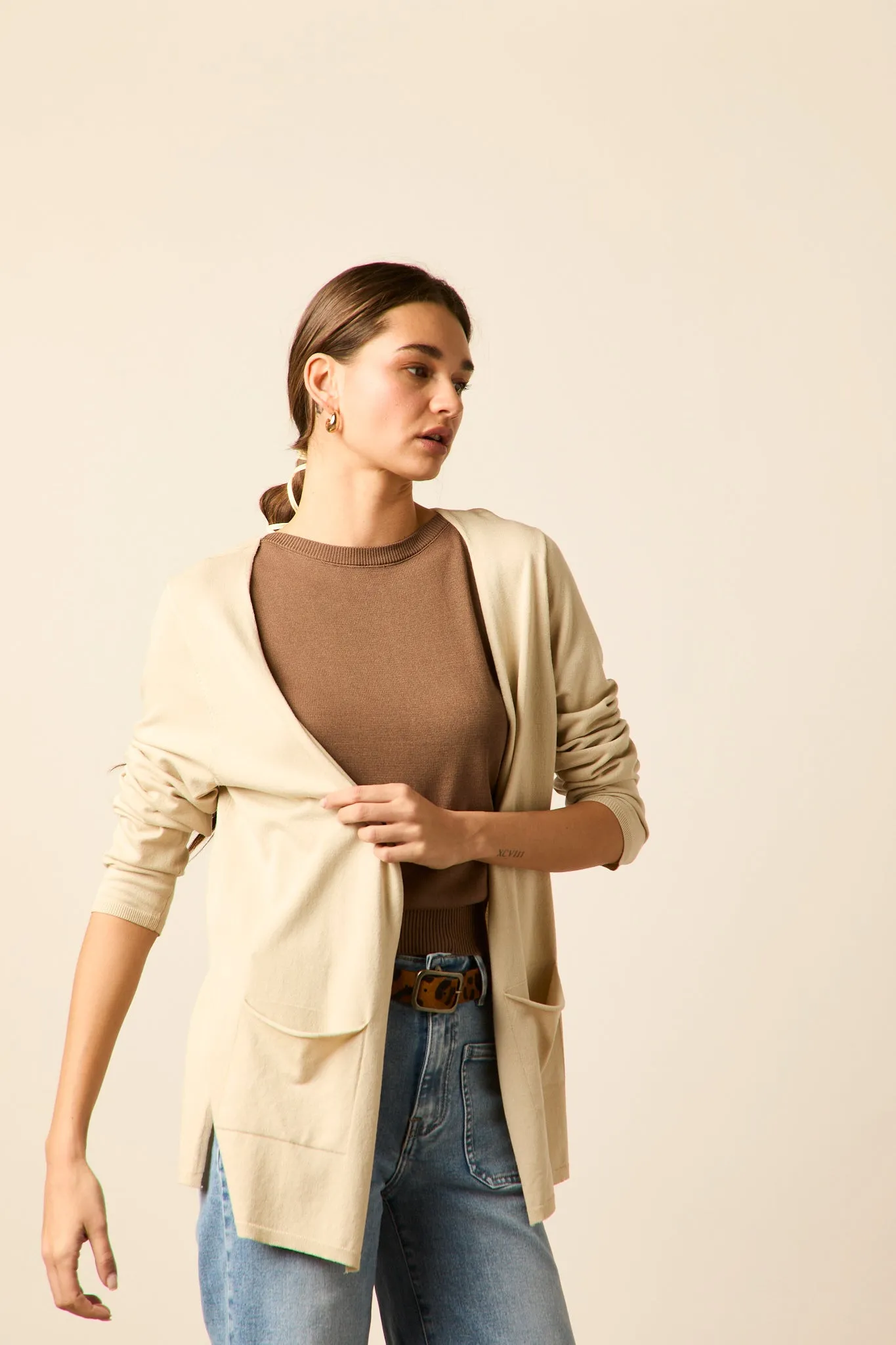 Chaqueta corta punto beige