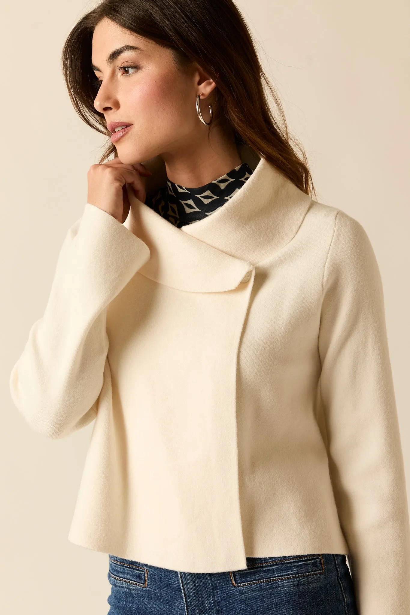Chaqueta estilo capa cruzado blanco