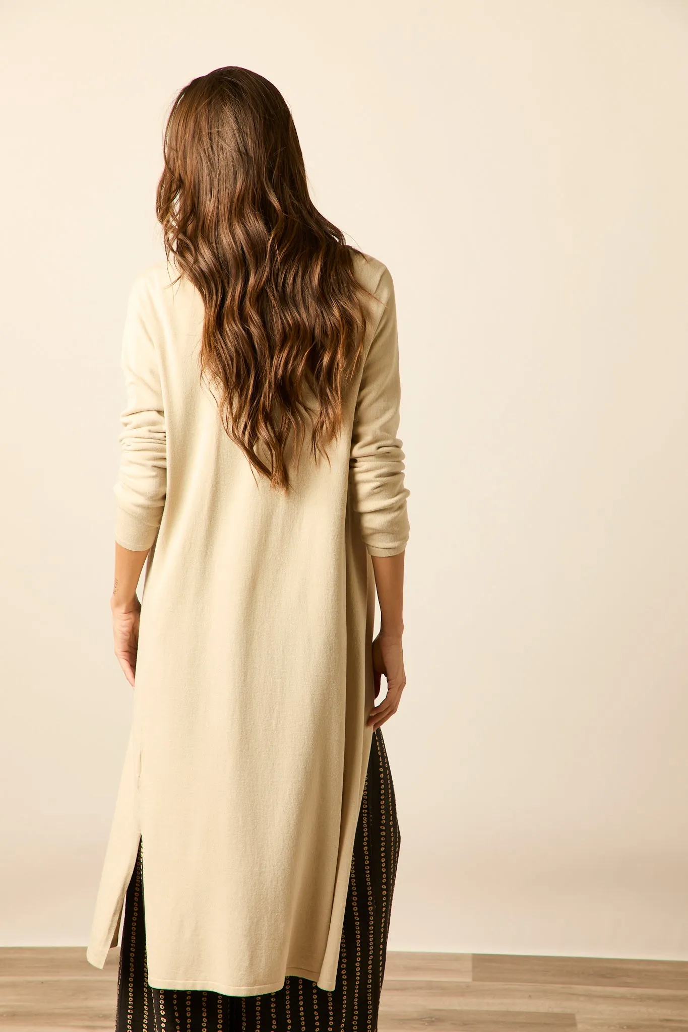 Chaqueta larga punto beige