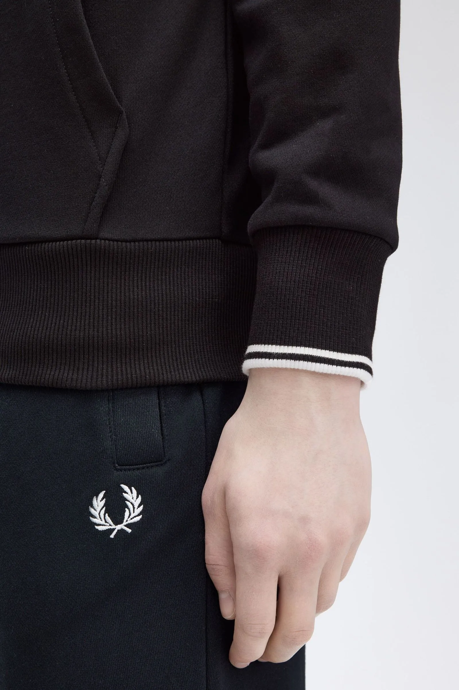 Fred Perry J7536 Hooded Zip Sweatshirt 198 Black