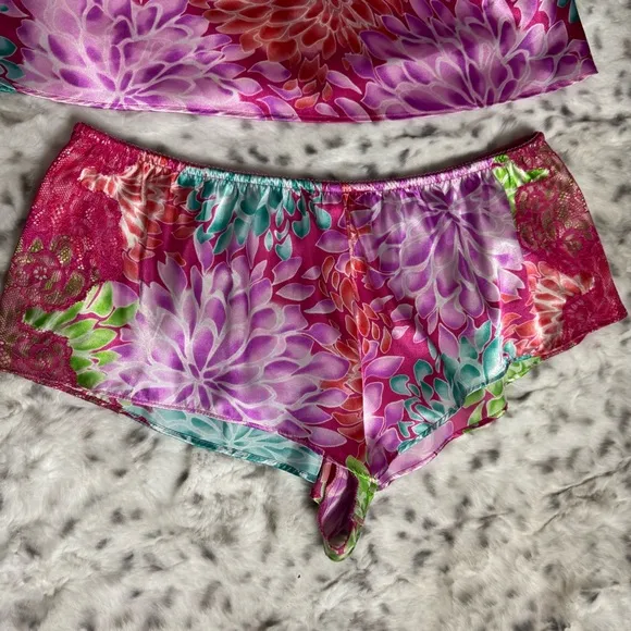La senza 2 piece set tank top and shorts pajamas lounge fireworks floral shiny