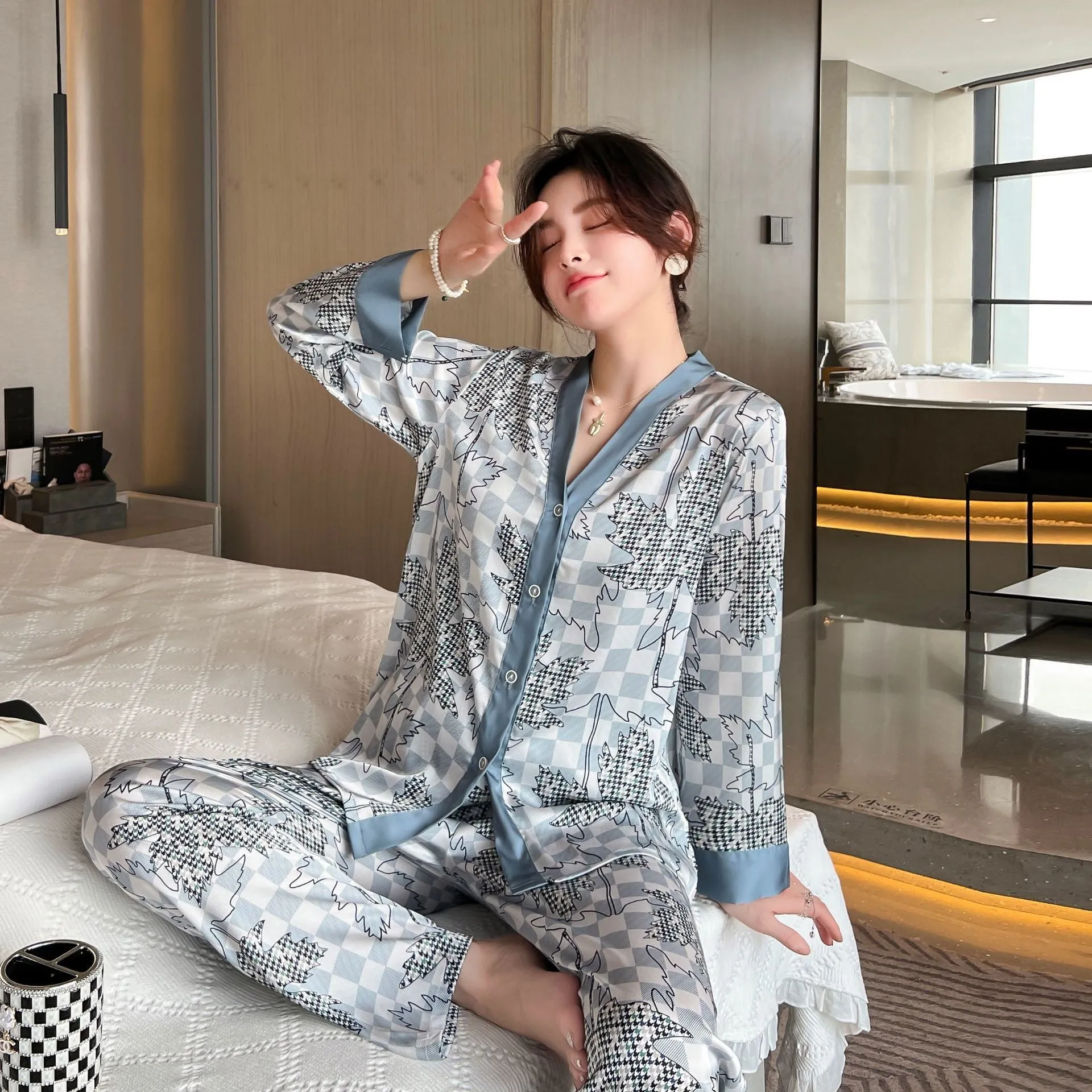 Ladies Ice Silk Pajamas Long Sleeve Cardigan Set