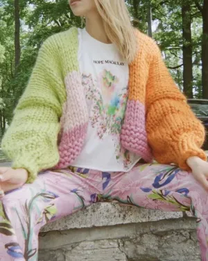 Lantern Sleeve V-neck Contrast Color Splicing Knit Sweater Outerwear