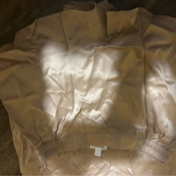 Luyna silk pajamas small never worn out