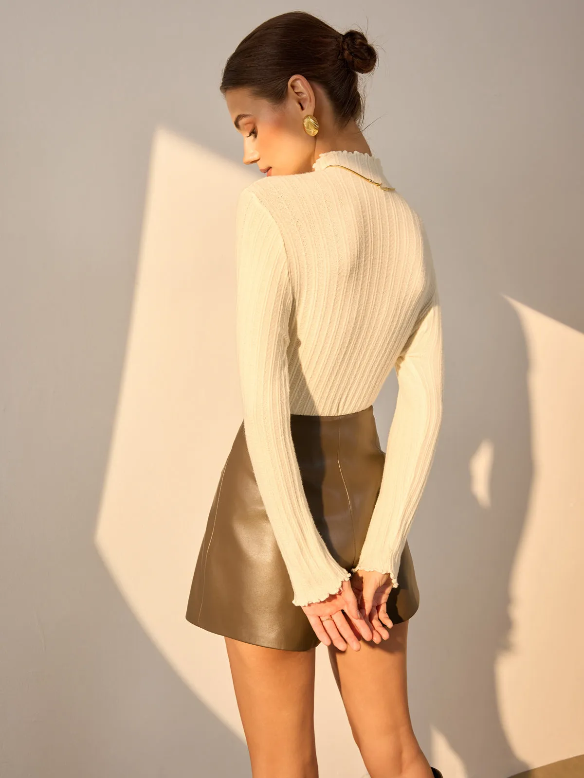 Minimalist Lettuce Trim Mock Neck Knit Top