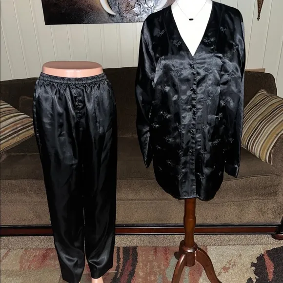 Private Luxuries • Medium • Black • Floral • Embroidery • Satin •  Pajamas Set