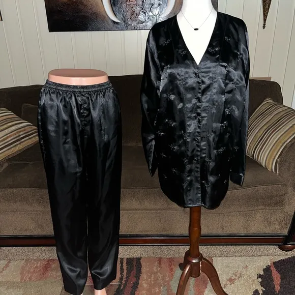 Private Luxuries • Medium • Black • Floral • Embroidery • Satin •  Pajamas Set
