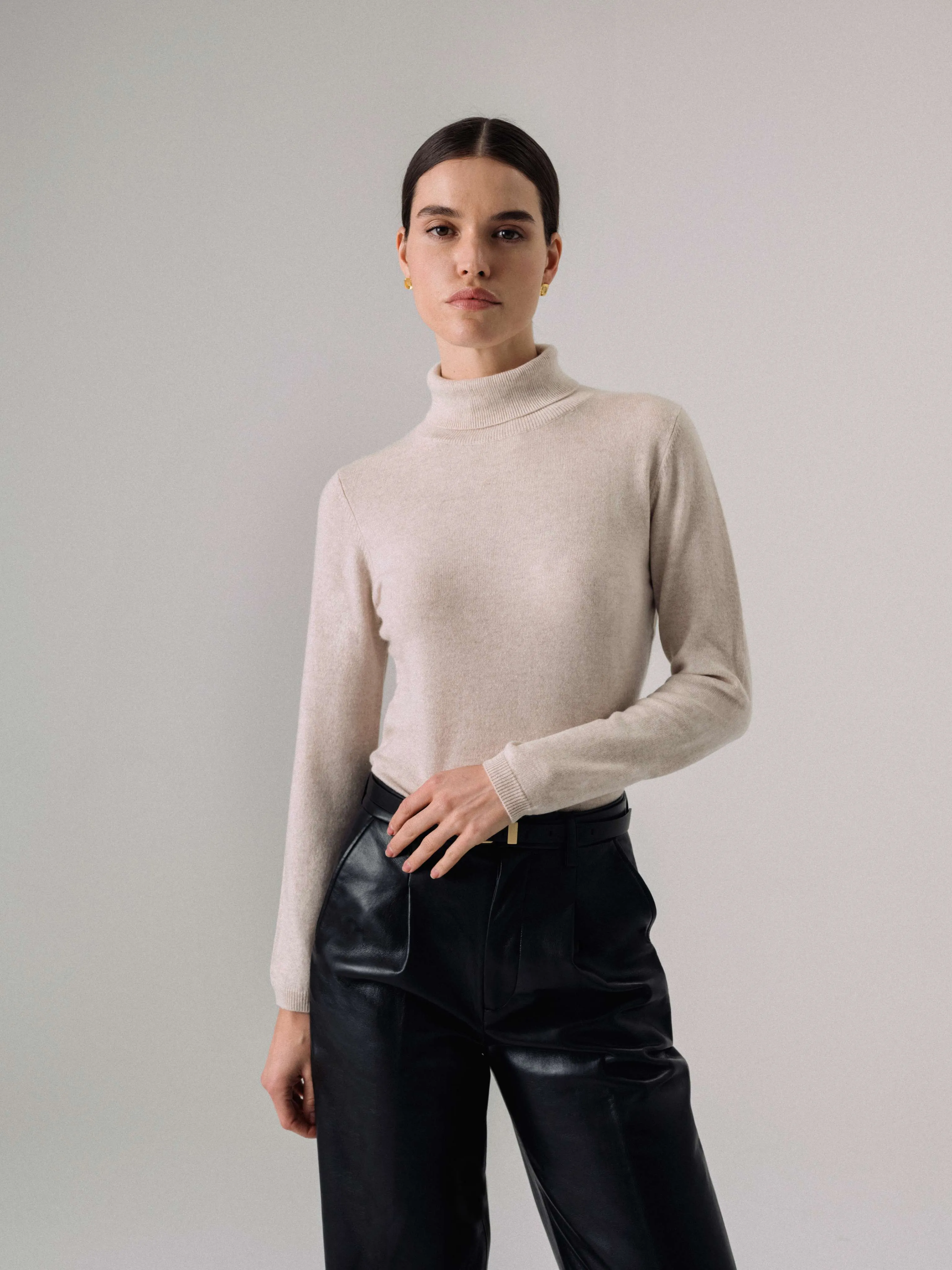 Susanna Cashmere Turtleneck Pullover In Oatmeal