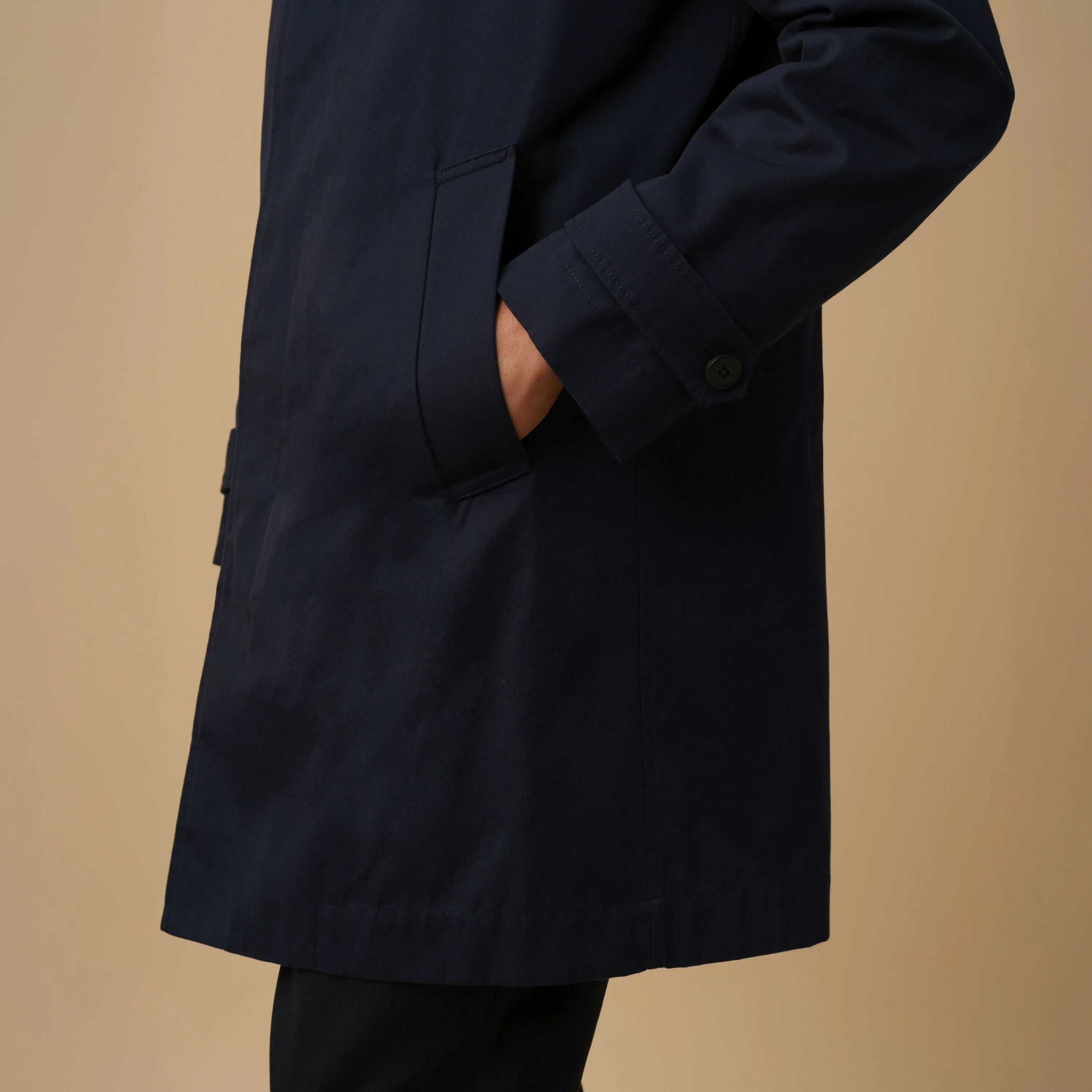 TRENCH COAT