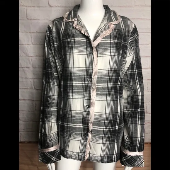 Victoria’s Secret 2 woman pajamas top size M