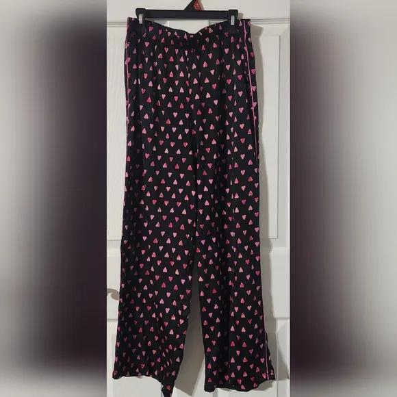 Victorias Secret Valentine’s Day hearts pajama’s, Small